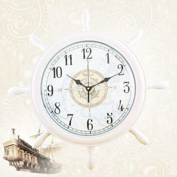 Maritime Wanduhr in Steuerrad-Form