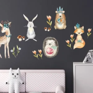 Wandtattoos mit Tieren in sanften Farben für Kinderzimmer.