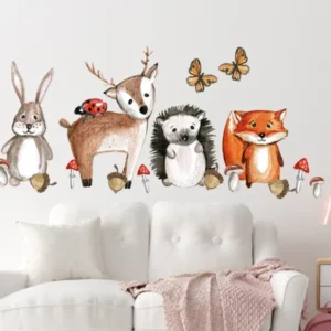 Wandtattoo mit Hasen, Reh, Igel und Fuchs in Pastellfarben.