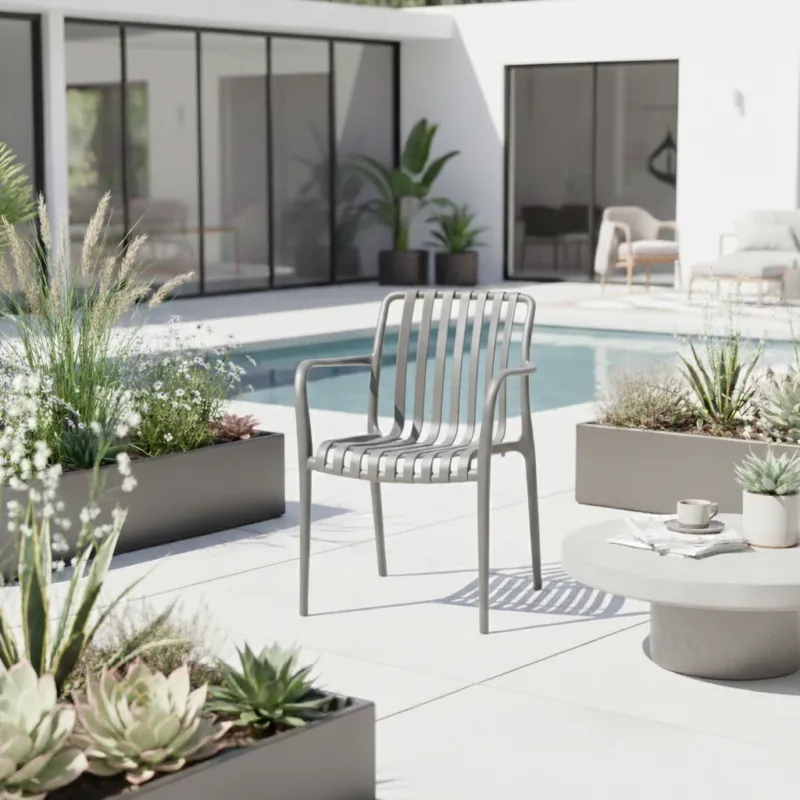 4 stapelbare Gartensessel Modell Viva aus Kunststoff – grau