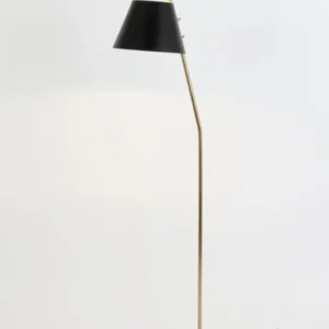 Stehlampe Adea mit schwarzem Schirm rund, 151 cm hoch, geschwungener Holzrahmen, Frontalansicht