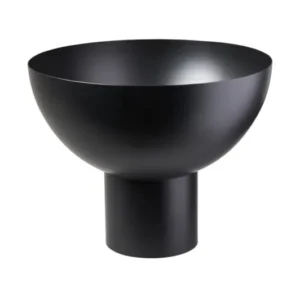 Schwarze Dekoschale aus Metall, die vielseitig gestyled werden kann und beispielsweise als herbstliche Tisch Dekoration oder auch als Adventskranz gestaltet werden kann