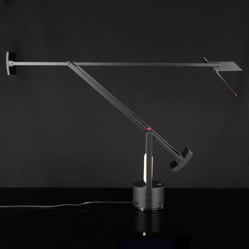 Artemide Tizio 50 LED Schreibtischlampe Schwarz, warmweiß 3000K, moderne flexible LED Tischleuchte