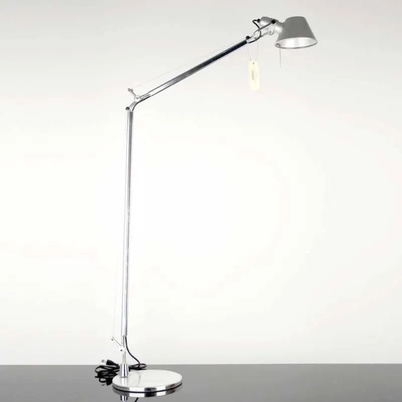 Artemide Tolomeo Lettura Stehlampe mit verstellbarem Arm, grauem Schirm, LED-dimmbar, Metallgestell, Frontansicht