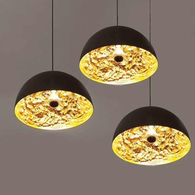 Catellani & Smith Stchu-Moon 02 Chandelier LED 3er-Hängelampe mit goldenen, unregelmäßigen Oberflächen.