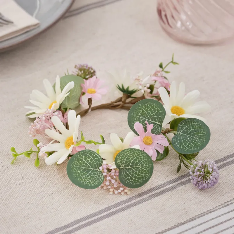Frühlings-Kerzenring „Daisy Dreams“ mit Gänseblümchen & Wildblumen