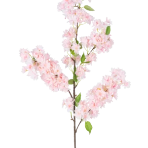 Die künstliche Kirschblüte 100 cm rosa hat einen langen braunen Stiel, Büschel hellrosa Kirschblüten und grüne Blätter vor einem weißen Hintergrund.