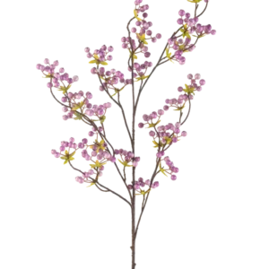 Die künstliche Beerenblume 107 cm lila hat einen einzelnen schlanken Zweig mit mehreren dünnen Stielen, die jeweils mit Büscheln kleiner, runder hellvioletter Beeren und einigen grünen Blättern vor einem schlichten weißen Hintergrund verziert sind.
