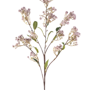 Die künstliche Blume Baby's Breath 89 cm lila hat einen langen Stiel mit mehreren Zweigen, die jeweils mit Büscheln kleiner, hellvioletter Blüten und einigen grünen Blättern vor einem schlichten weißen Hintergrund verziert sind.
