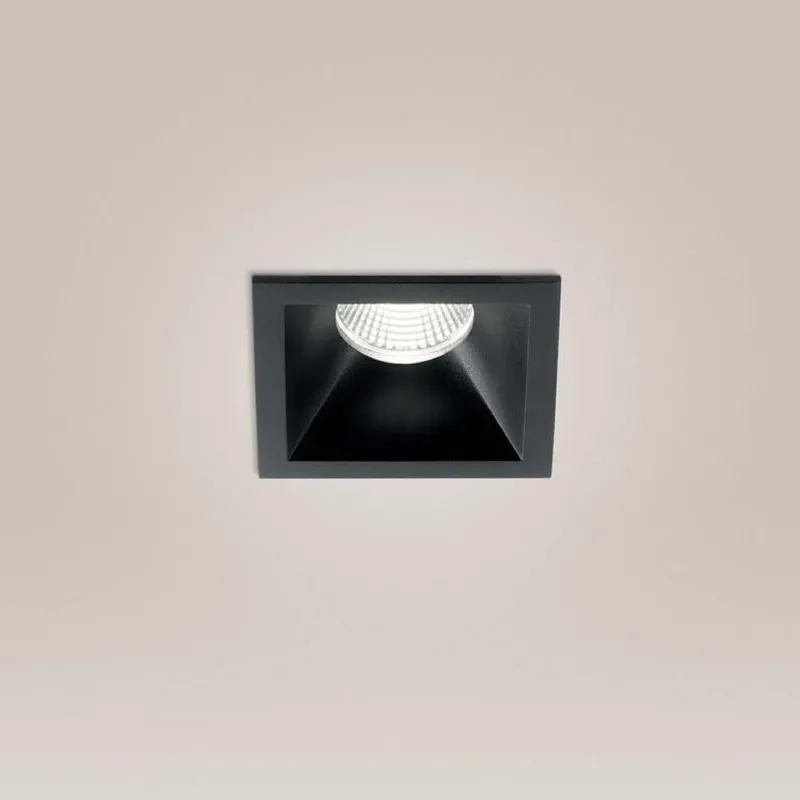 Crio Square LED Einbau-Spot Strahler in modernem Design, aluminiumfarben, dimmbar, mit 45° Linse.