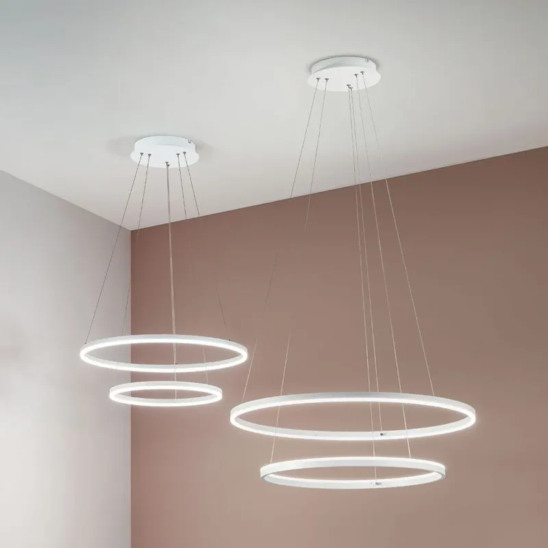 Giotto LED Hängeleuchte 2 Ringe Weiß - moderne LED Leuchte mit warm-weißem Licht und dimmbaren Funktionen.