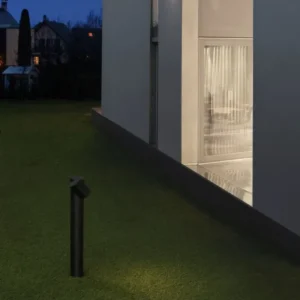 Focus Außenwegeleuchte Schwarz IP54 für Gartenweg und Terrasse am modernen Haus