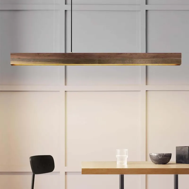 Gantlights C2 o/n LED-Pendellampe 92cm dimmbar aus Holz und Kupfer über modernem Esstisch