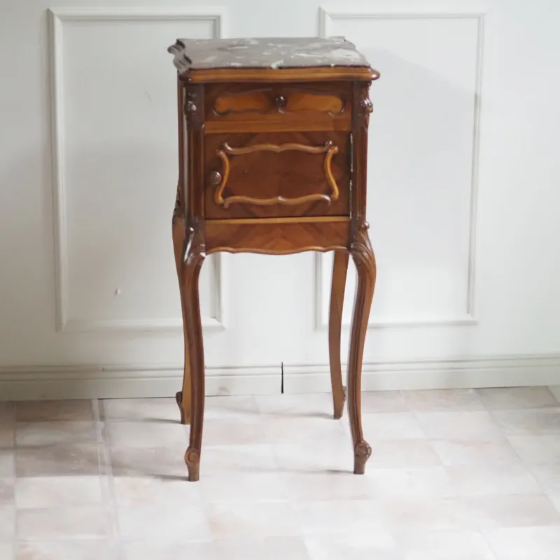 Antiker Nachttisch mit Marmorplatte Louis XV Stil um 1900