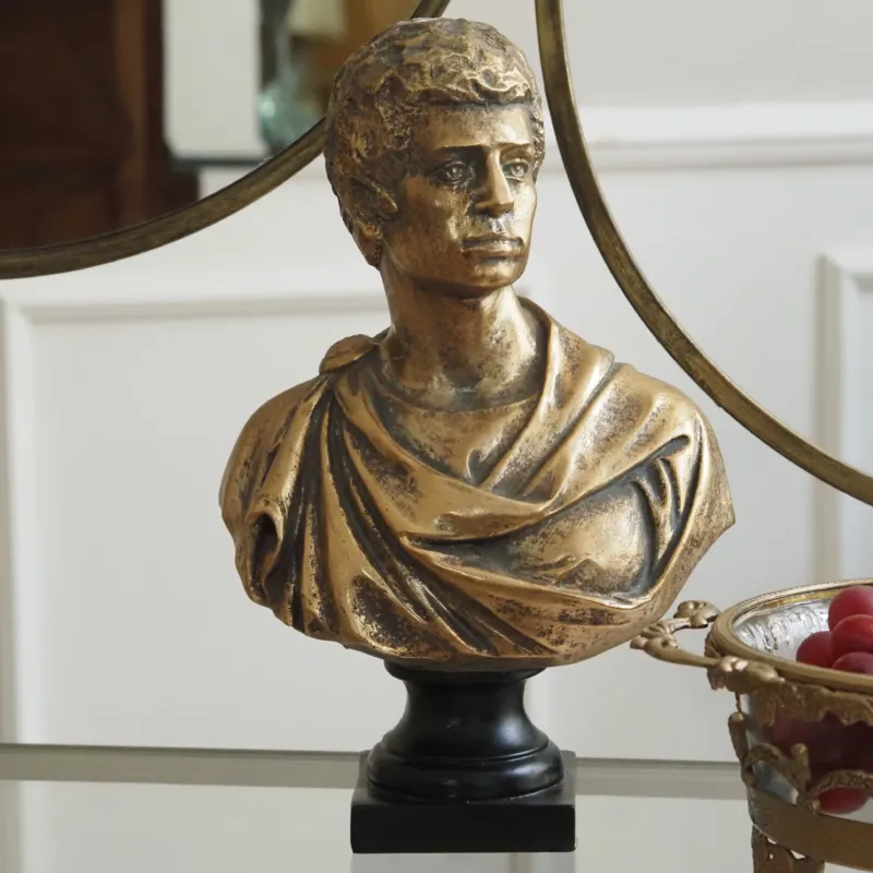 Büste Jüngling · Antikisierende Figur in Goldbronze-Optik auf dunklem Sockel