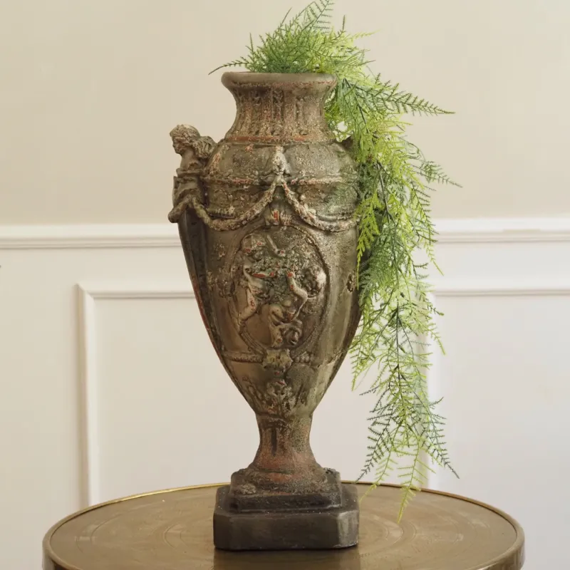 Amphoren-Vase Grün Terrakotta · Keramik mit Reliefdekor, angelehnt an den Klassizismus