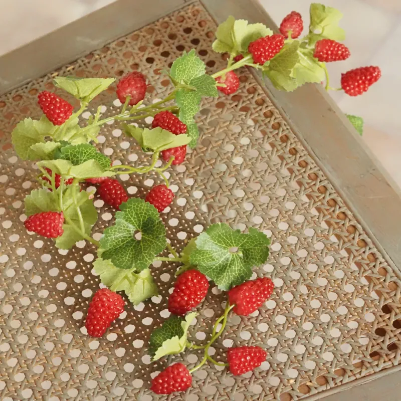 Himbeer-Girlande Rot · Fruchtranke mit textilem Blattwerk