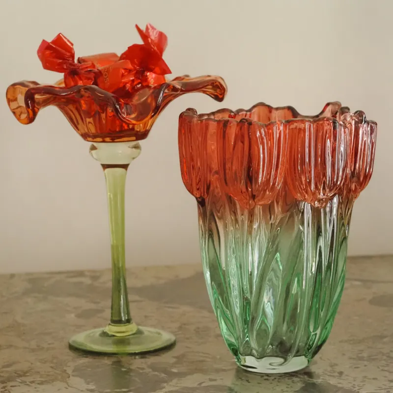 VASE / KERZENHALTER · Glasobjekte rot-grün · organische Formgebung