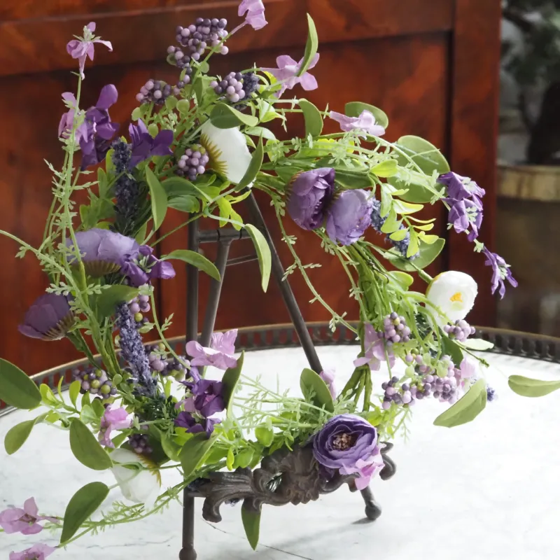 Frühlingskranz Lila · Floraler Dekokranz mit Blüten und Beerenoptik