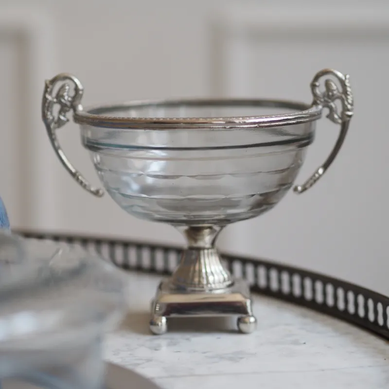 Bonboniere Glas · Silberfarbene Metallmontierung angelehnt an den Klassizismus