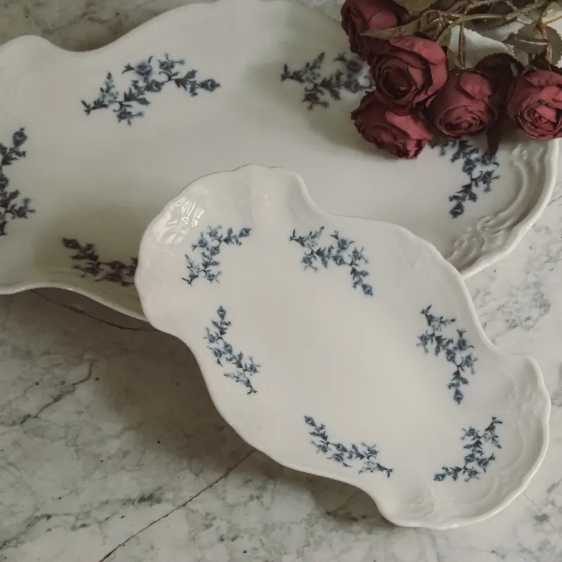 Servierschalen SET von 2 · blaue Blume / historisch inspirierte Porzellanschalen