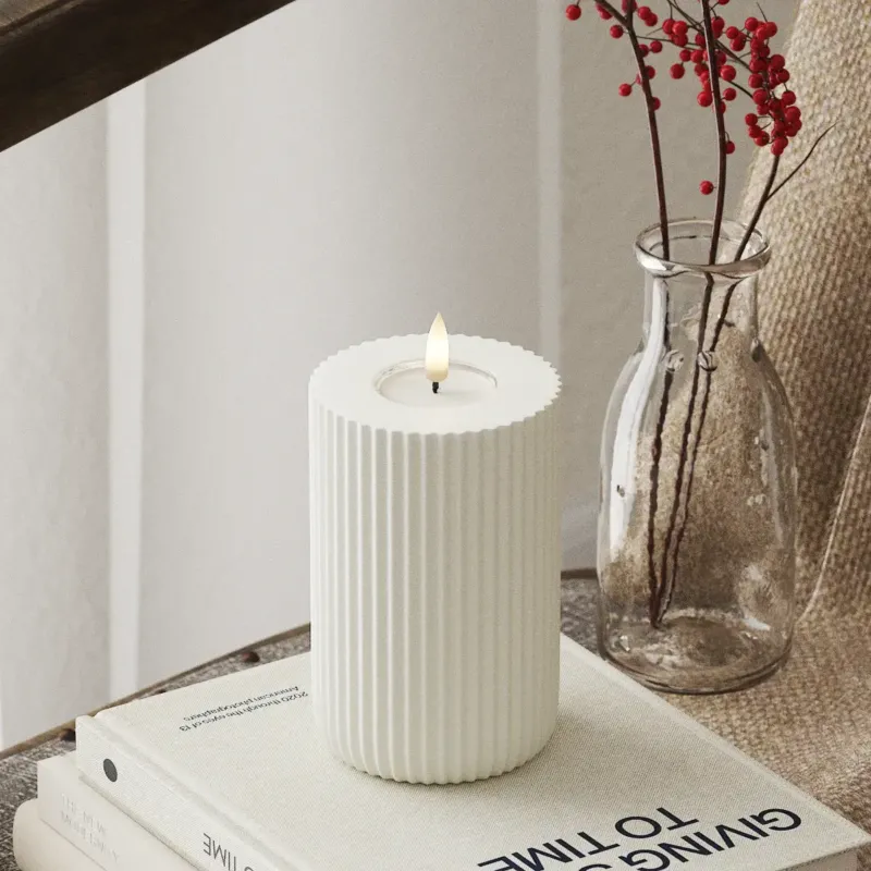 Nordic Flame LED Kerze mit Echtwachs, 3D-Flamme auf Buch, skandinavische Dekoration