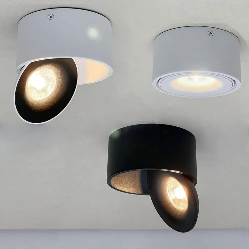 LED Aufbauspot schwenkbar & Dimmbar in Weiß und Schwarz an der Decke montiert.