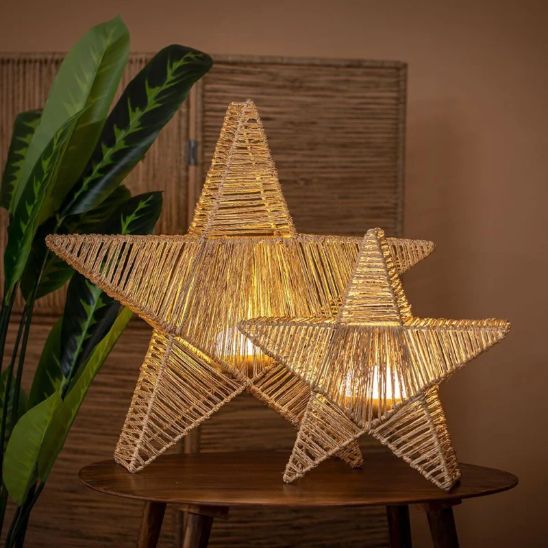 LED Akku-Weihnachtsstern Sisine Star IP54 in warmweißer Beleuchtung, aus Naturgeflecht mit integriertem Akku.