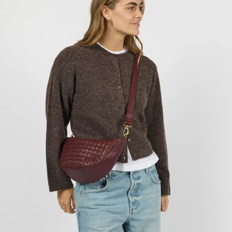 Leo Tasche - Leder Woven Dark Cherry