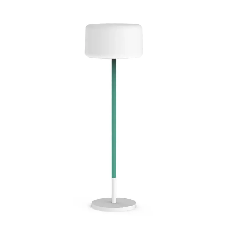 Verstellbare Stehleuchte Chloe mit Erdspieß in modernem Design, ideal für Dekoration und Beleuchtung.