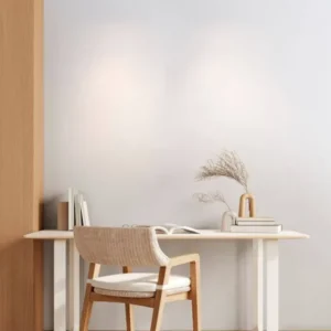 Mare Deckenleuchte GU10 Ø 5,5cm in modernem Raum mit Holzstuhl und minimalistischer Dekoration