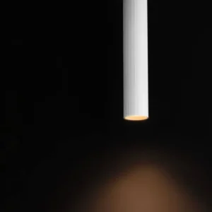 Mare Pendelleuchte Ø 5,5cm in Weiß mit geriffeltem Design, ideales Licht für moderne Räume.