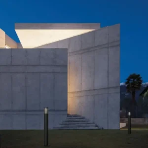 Noten LED Außenwegeleuchte 3000K Schwarz IP65 Pollerleuchte vor moderner Architektur für Einfahrt und Terrasse