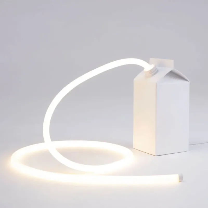 Seletti Daily Glow Milk LED-Dekorationsleuchte Milchglasoptik, dekorative Milchkarton-Designleuchte aus Silikon