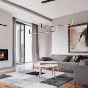 Strita LED Pendelleuchte 150cm 2-flammig 3000K in Gold über modernem Wohnbereich
