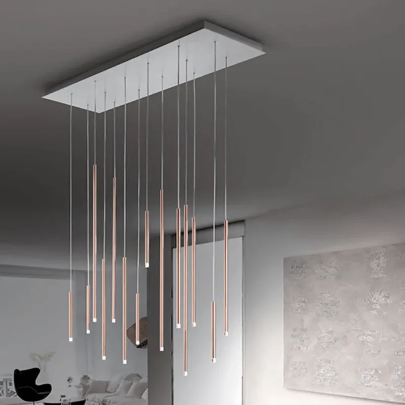 Lodes Zubehör Cluster Baldachin mit modernen Hängelampen in einem eleganten Raumdesign.