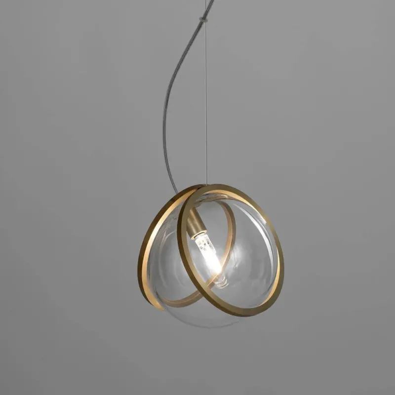 Terzani Pug Designer Einbau-Pendelleuchte mit sphärischen Lichtern und goldenen Ringen, inspiriert von einem Mops.