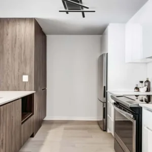 Willow LED Deckenleuchte 59cm 4-flammig 3000K in modernem Küchen-Design mit Holz und Metall.