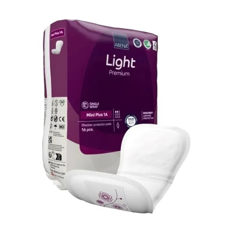 Weiße Abena Light Mini Plus A1 Inkontinenzeinlage, präsentiert auf einem neutralen Hintergrund. Die Einlage ist rechteckig mit abgerundeten Ecken und zeigt eine strukturierte Oberfläche. Sie ist dünn und leicht, was auf einen hohen Komfort hinweist. Eine versiegelte Packung umgibt die Einlage, die sowohl diskret als auch praktisch für den täglichen Gebrauch ist. Abena Branding ist sichtbar, das Vertrauen in Qualität und Sicherheit vermittelt.