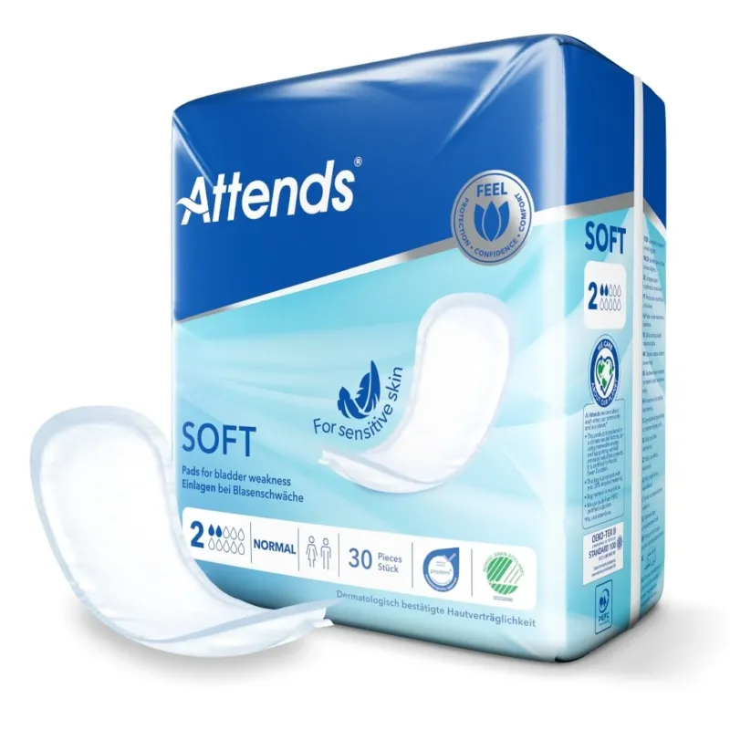 Packung mit Attends Soft 2 normalen Inkontinenzprodukten, bestehend aus 30 Stück, auf hellem Hintergrund. Die Vorderseite der Verpackung zeigt das Produktlogo, das in einer freundlichen Schriftart gehalten ist. Dazu sind Informationen zu den Produkteigenschaften in klar lesbarer Schrift abgedruckt. Die Farbgestaltung der Verpackung ist in sanften Blau- und Grüntönen gehalten, was ein Gefühl von Sanftheit und Pflege vermittelt.