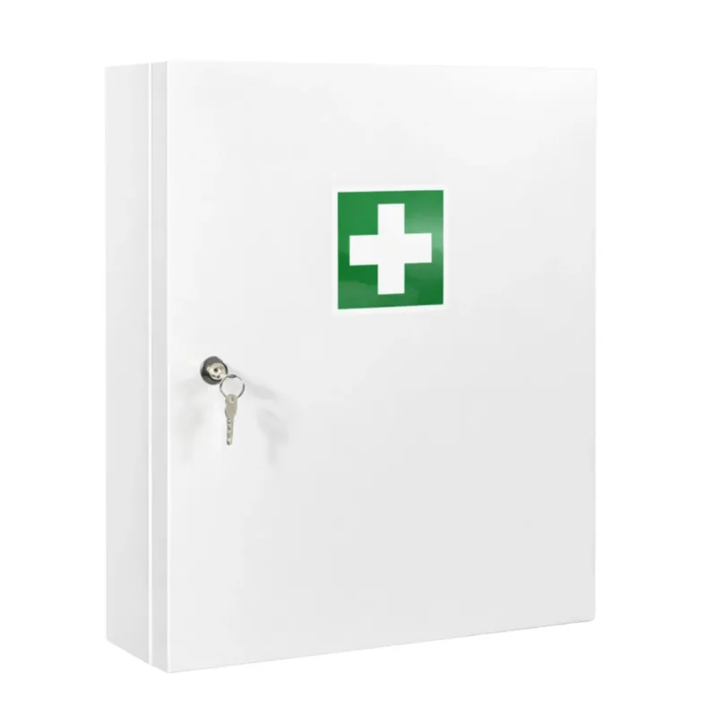 Weißer Verbandschrank D aus Metall mit Schloss und grünem Erste-Hilfe-Symbol in seitlicher Frontansicht.