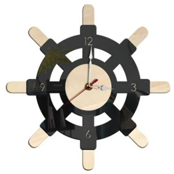 Maritime Wanduhr Holz Steuerrad Design