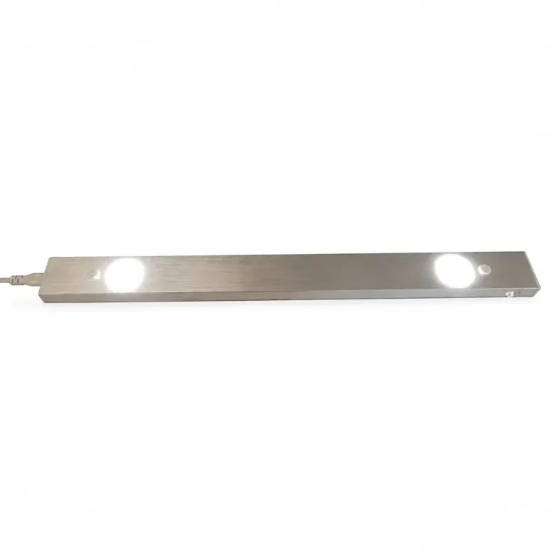 LED Unterschrankleuchte 53 cm aus gebürstetem Aluminium mit Schalter auf weißem Hintergrund