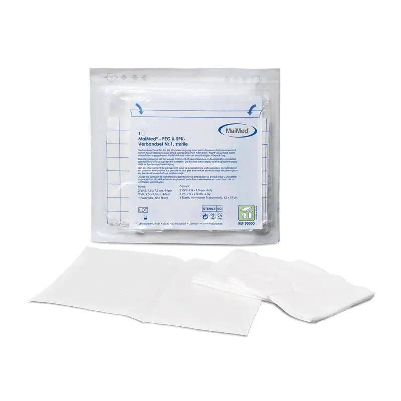 Bildbeschreibung: Das Produktbild zeigt ein Maimed PEG-SPK-Verbandset Nr. 1 in einer transparenten Verpackung. Das Set umfasst verschiedene medizinische Verbandsmaterialien, darunter sterile Kompressen, Pflaster und eine Anleitung zur Anwendung. Die Verpackung ist ordentlich gefaltet und zeigt deutlich die einzelnen Komponenten des Set. Im Hintergrund ist ein neutraler, heller Farbton zu sehen, der den Fokus auf das Verbandset lenkt.