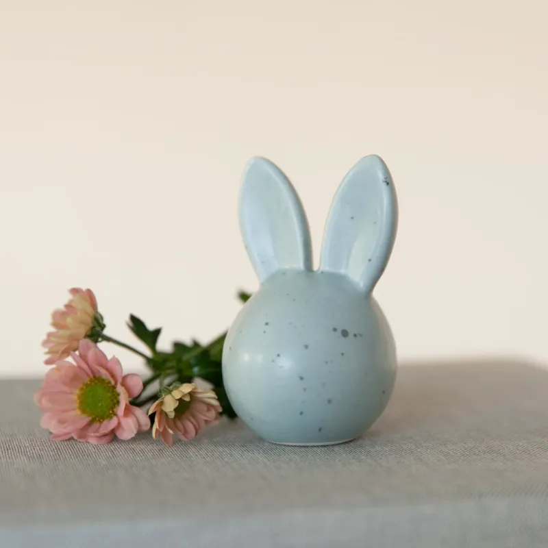 Osterdeko Hase Mumpy - hellblau gesprenkelt