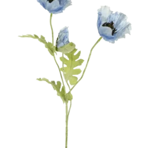 Aquarell-Illustration einer künstlichen Mohnblume, 73 cm, blau, mit zwei blühenden blauen Mohnblumen und einer Knospe mit grünen Stielen und Blättern auf weißem Hintergrund.