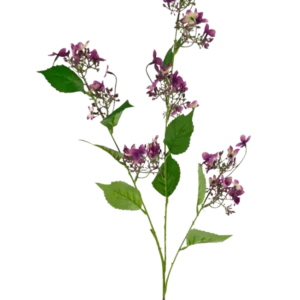 Die künstliche Blumen-Wildhortensie 86 cm lila hat einen einzelnen Stiel mit mehreren Büscheln kleiner lila Blüten und grünen Blättern, isoliert auf weißem Hintergrund.