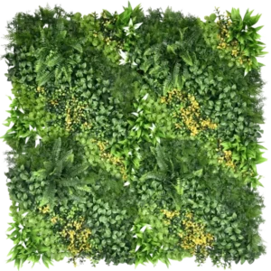 Die künstliche Hecke Limerence 100 x 100 cm UV ist eine quadratische vertikale Gartenplatte mit dichtem grünem Blattwerk und kleinen gelben Blüten sowie verschiedenen Blattformen und -texturen für ein üppiges, lebendiges Aussehen.