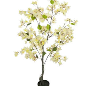 Die künstliche Bougainvillea 120 cm weiß ist ein künstlicher Baum im Topf mit schlanken Zweigen, grünen Blättern und üppigen hellgelben und weißen Blüten vor einem schlichten weißen Hintergrund.