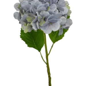 Eine einzelne künstliche Hydrangea Deluxe 57 cm lila Stiel mit hellvioletten Blütenblättern und zwei großen grünen Blättern, isoliert auf weißem Hintergrund.